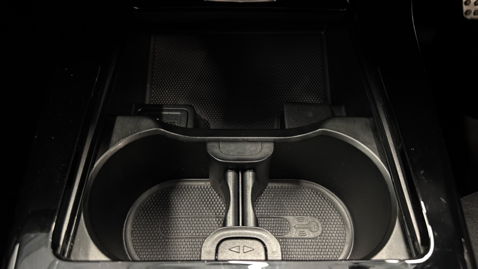 Mercedes-Benz A-Class A180 AMG Line Executive 5dr Auto Petrol Hatchback - Image 31