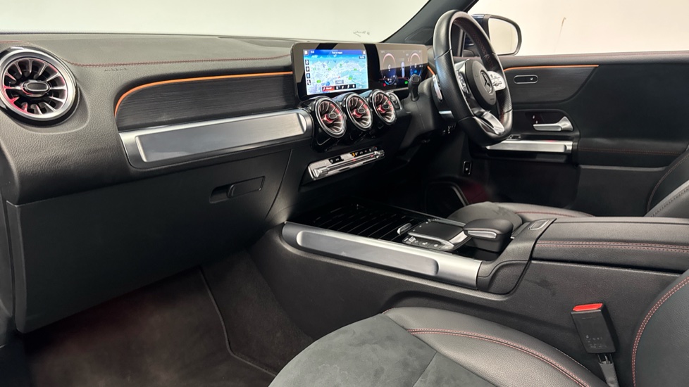 Mercedes-Benz Eqb 350 4Matic 215kW AMG Line 66.5kWh 5dr Auto Electric Estate - Image 9