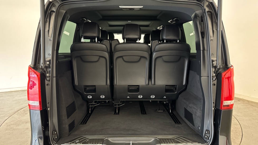 Mercedes-Benz V-Class V220 d AMG Line 5dr 9G-Tronic [Long] Diesel Estate - Image 4