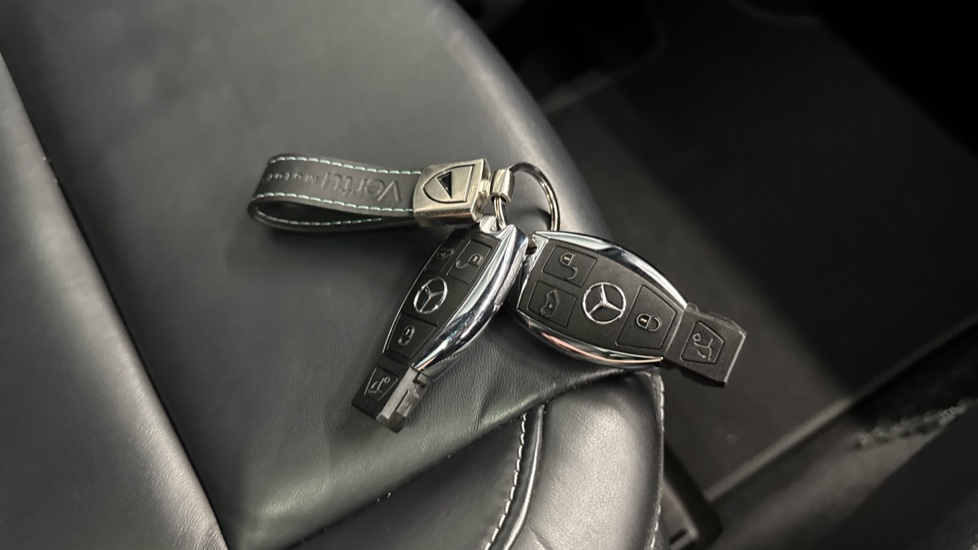 Mercedes-Benz V-Class V220 d AMG Line 5dr 9G-Tronic [Long] Diesel Estate - Image 20