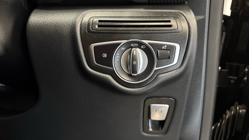 Mercedes-Benz V-Class V220 d AMG Line 5dr 9G-Tronic [Long] Diesel Estate - Image 24
