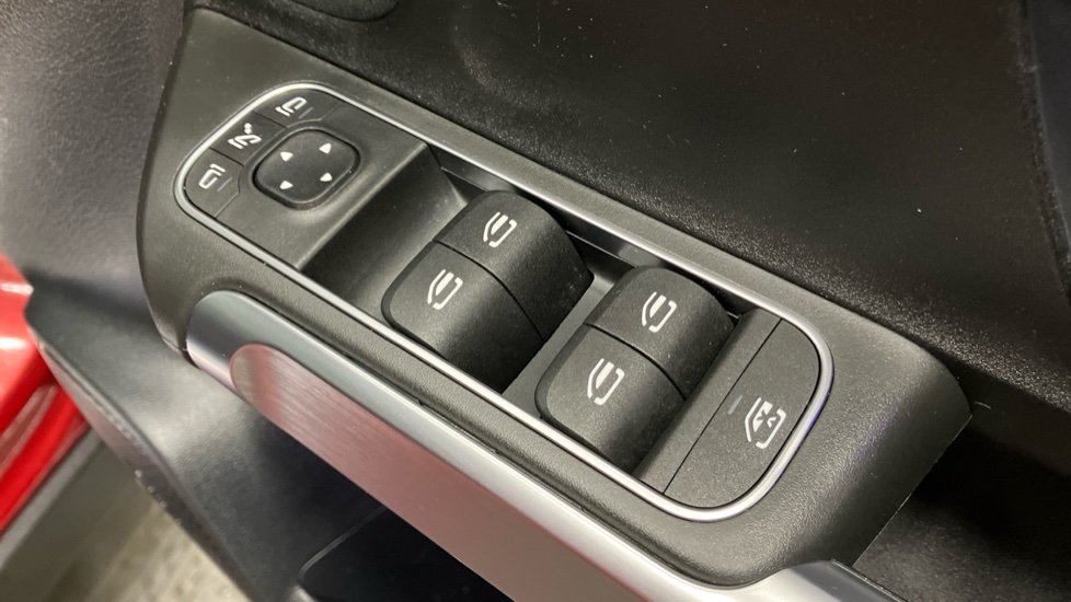 Mercedes-Benz GLB 220d 4Matic AMG Line Premium 5dr 8G-Tronic Diesel Estate - Image 25