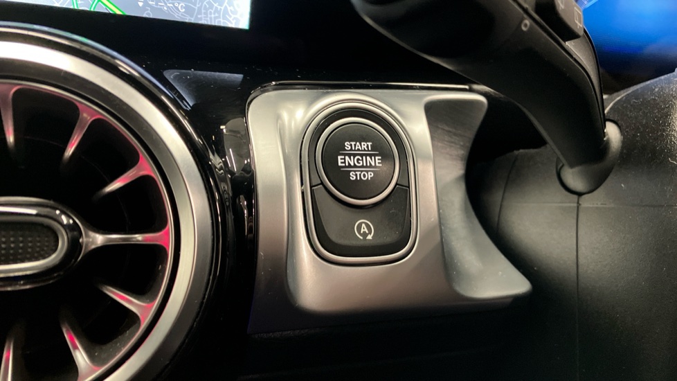 Mercedes-Benz GLB 220d 4Matic AMG Line Premium 5dr 8G-Tronic Diesel Estate - Image 32