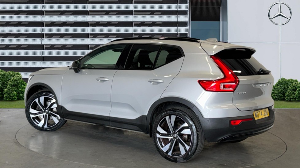 Volvo XC40 2.0 B4P Ultra Dark 5dr Auto Petrol Estate - Image 2