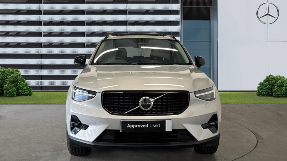 Volvo XC40 2.0 B4P Ultra Dark 5dr Auto Petrol Estate - Image 3
