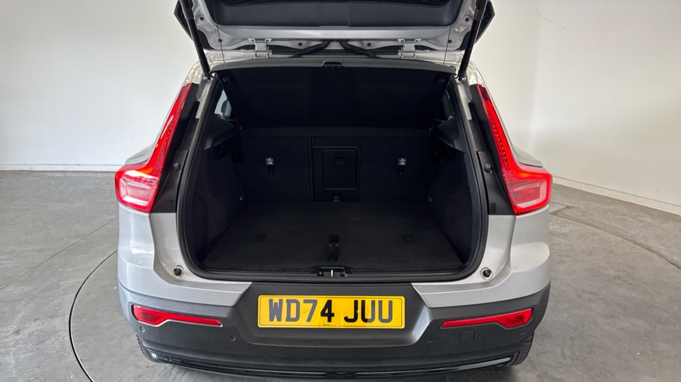 Volvo XC40 2.0 B4P Ultra Dark 5dr Auto Petrol Estate - Image 4