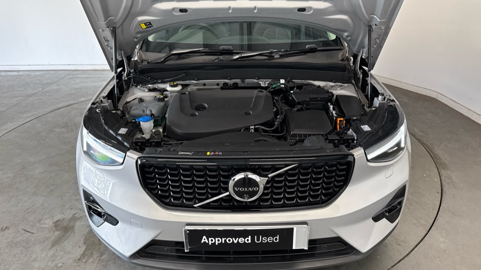 Volvo XC40 2.0 B4P Ultra Dark 5dr Auto Petrol Estate - Image 8
