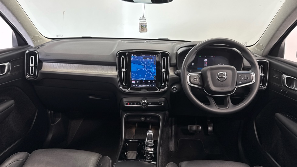 Volvo XC40 2.0 B4P Ultra Dark 5dr Auto Petrol Estate - Image 10