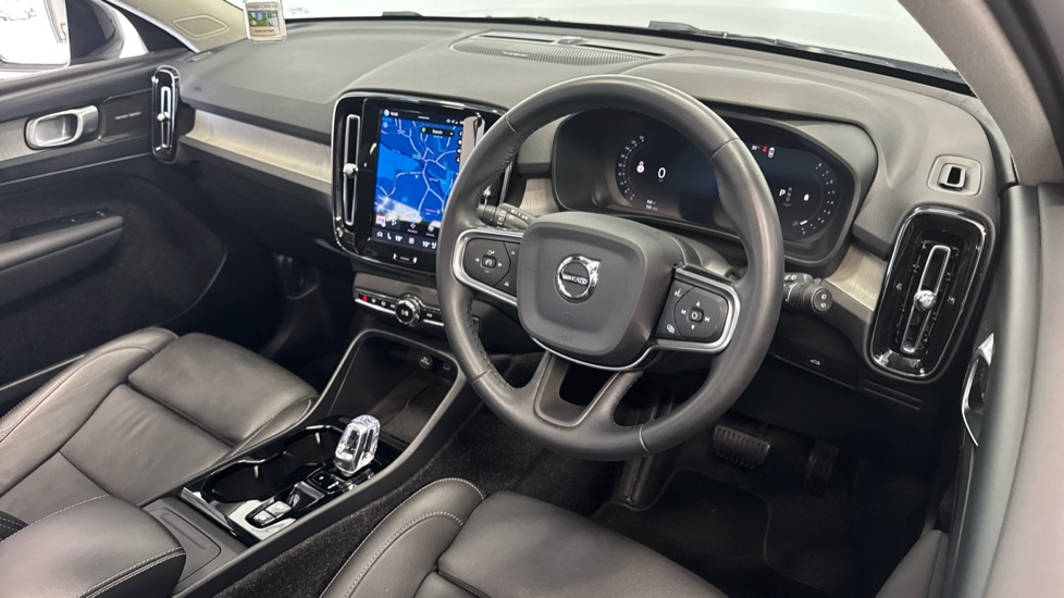 Volvo XC40 2.0 B4P Ultra Dark 5dr Auto Petrol Estate - Image 11