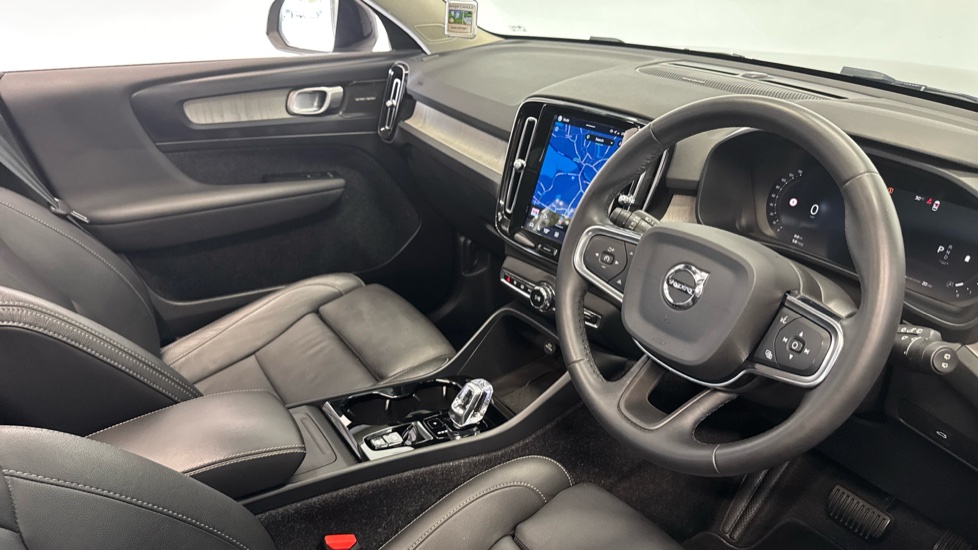 Volvo XC40 2.0 B4P Ultra Dark 5dr Auto Petrol Estate - Image 14