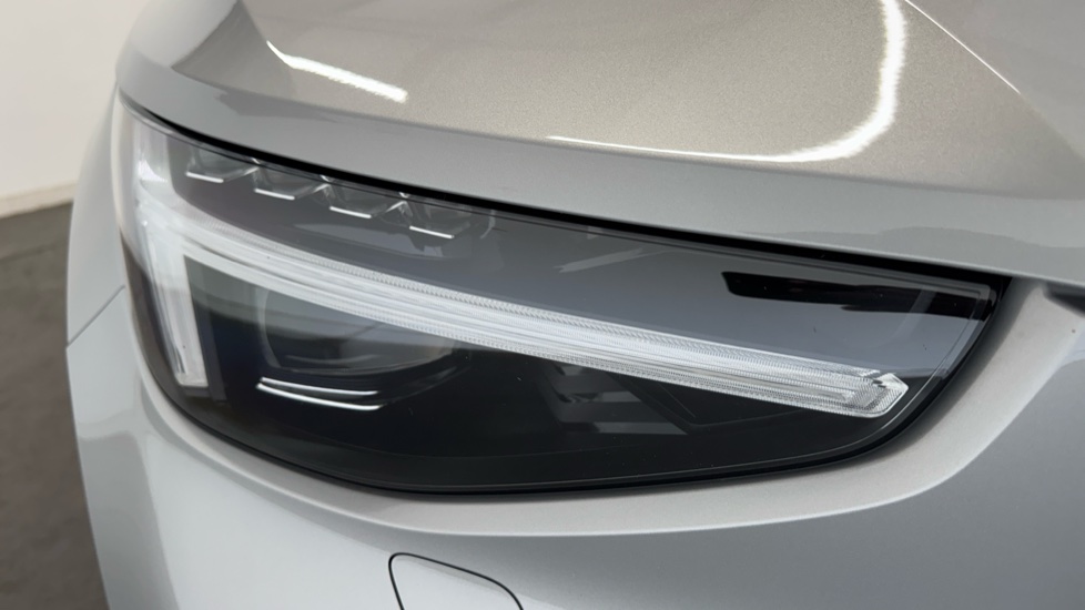 Volvo XC40 2.0 B4P Ultra Dark 5dr Auto Petrol Estate - Image 21