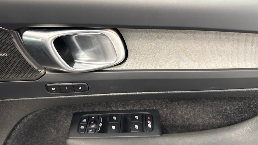 Volvo XC40 2.0 B4P Ultra Dark 5dr Auto Petrol Estate - Image 22