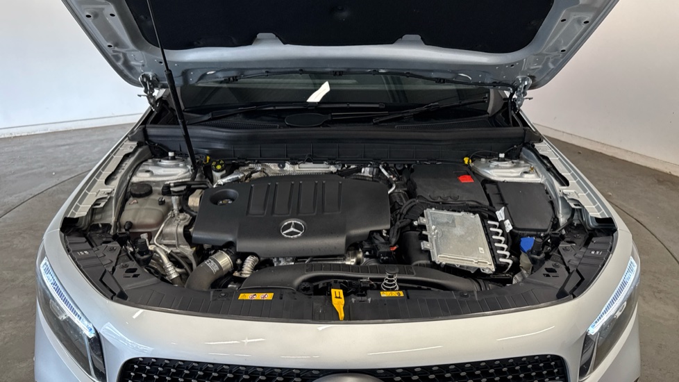 Mercedes-Benz GLB 200d AMG Line Premium Plus 5dr 8G-Tronic Diesel Estate - Image 8