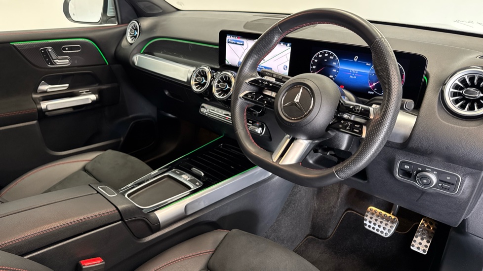 Mercedes-Benz GLB 200d AMG Line Premium Plus 5dr 8G-Tronic Diesel Estate - Image 11