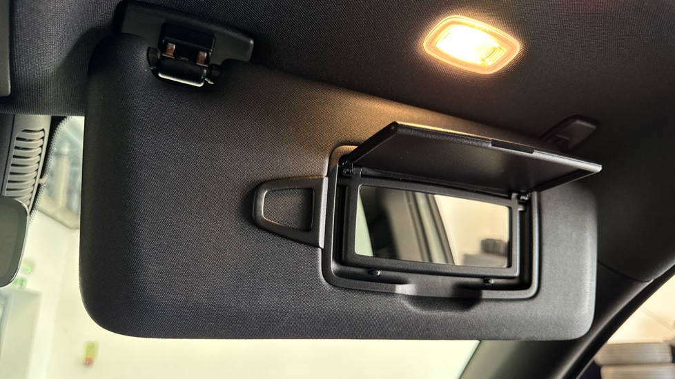 Mercedes-Benz GLB 200d AMG Line Premium Plus 5dr 8G-Tronic Diesel Estate - Image 39
