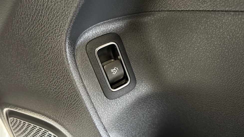 Mercedes-Benz A-Class A200 Sport Executive 4dr Auto Petrol Saloon - Image 26