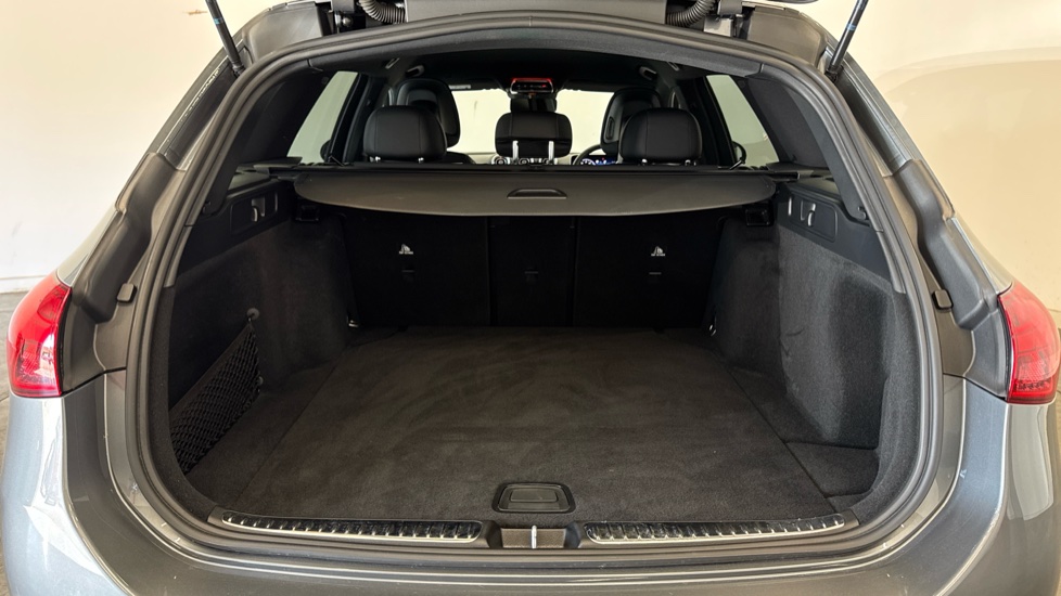 Mercedes-Benz C-Class C200 AMG Line Premium 5dr 9G-Tronic Petrol Estate - Image 4