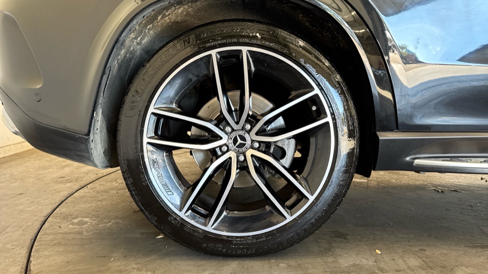 Mercedes-Benz GLE 400d 4Matic AMG Line Prem + 5dr 9G-Tron [7 St] Diesel Estate - Image 7