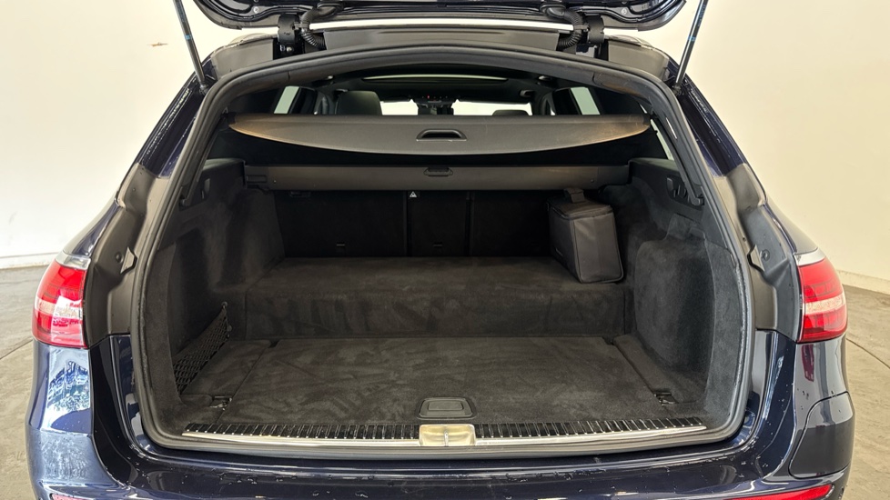 Mercedes-Benz E-Class E300de AMG Line Night Edition Prem+ 5dr 9G-Tronic Estate - Image 4