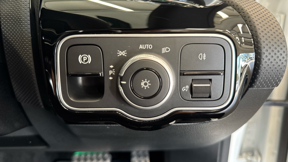 Mercedes-Benz CLA 200 AMG Line Premium Plus 4dr Tip Auto Petrol Saloon - Image 28