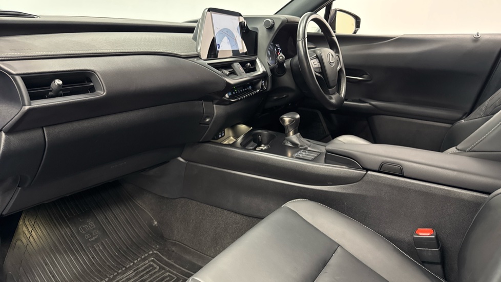 Lexus UX 250h 2.0 F-Sport Design 5dr CVT Hybrid Hatchback - Image 9