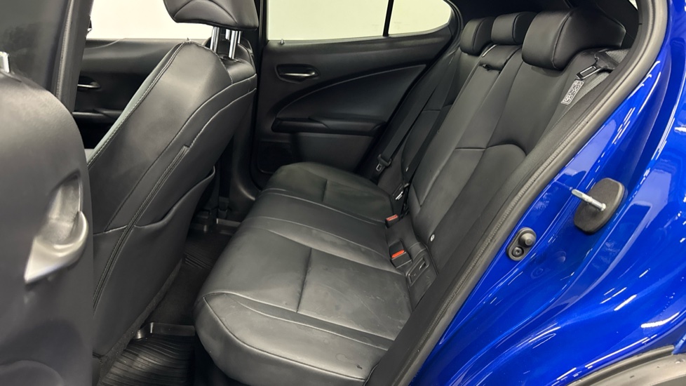 Lexus UX 250h 2.0 F-Sport Design 5dr CVT Hybrid Hatchback - Image 16