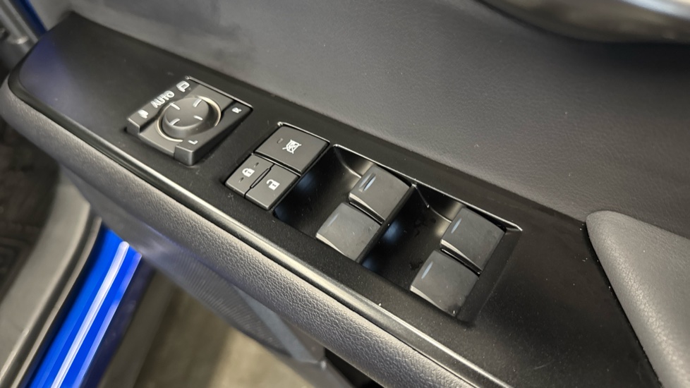 Lexus UX 250h 2.0 F-Sport Design 5dr CVT Hybrid Hatchback - Image 25