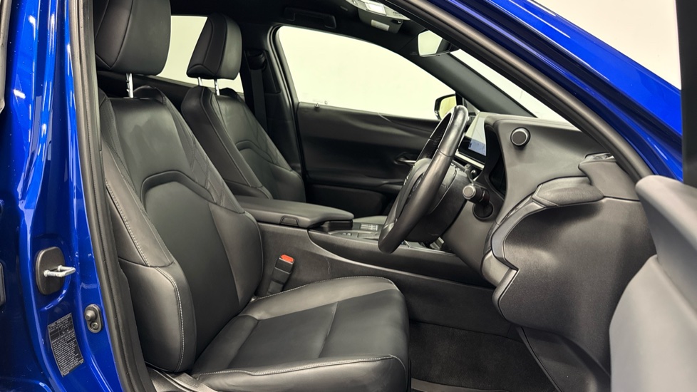 Lexus UX 250h 2.0 F-Sport Design 5dr CVT Hybrid Hatchback - Image 26