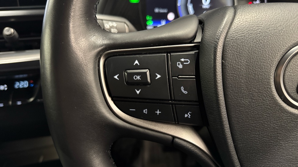 Lexus UX 250h 2.0 F-Sport Design 5dr CVT Hybrid Hatchback - Image 28