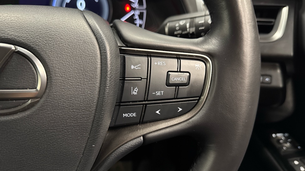 Lexus UX 250h 2.0 F-Sport Design 5dr CVT Hybrid Hatchback - Image 29