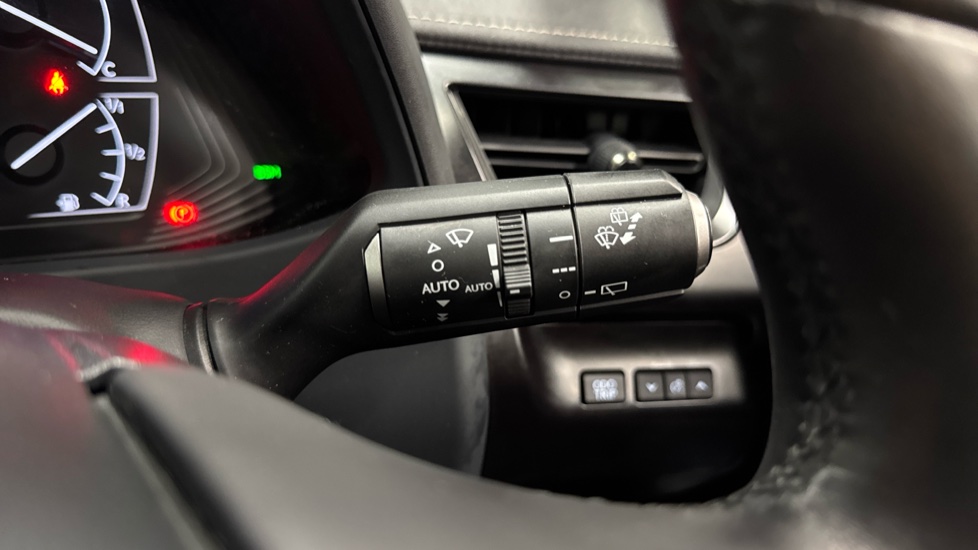 Lexus UX 250h 2.0 F-Sport Design 5dr CVT Hybrid Hatchback - Image 32