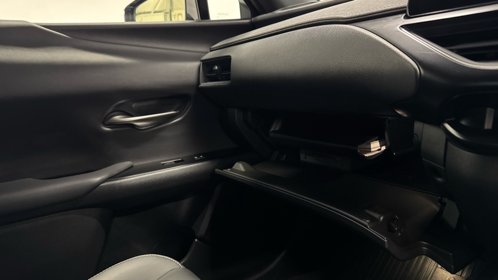 Lexus UX 250h 2.0 F-Sport Design 5dr CVT Hybrid Hatchback - Image 38