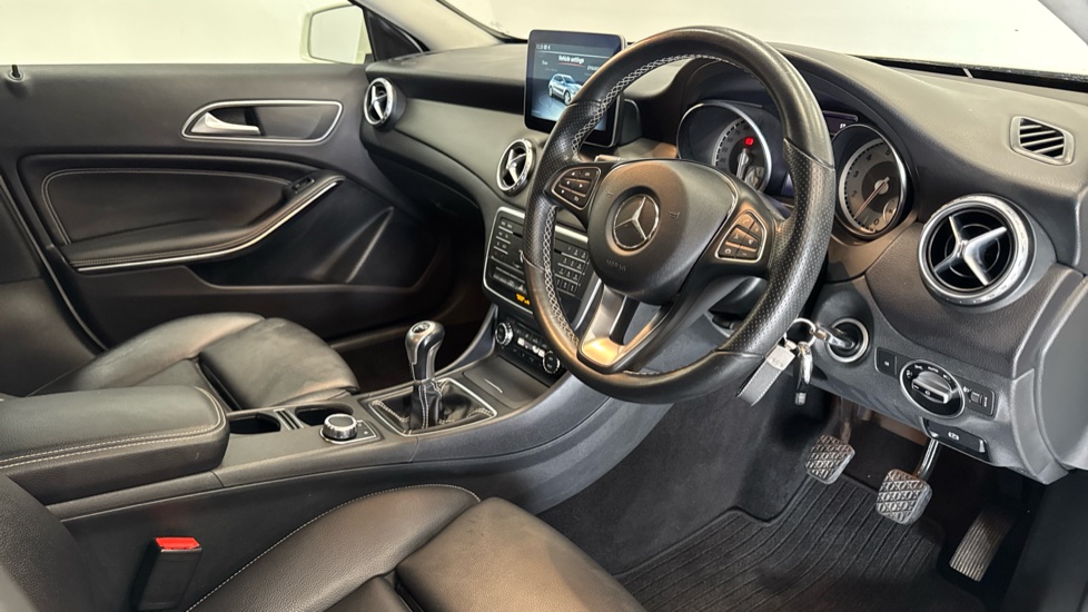 Mercedes-Benz GLA 200 Sport 5dr Petrol Hatchback - Image 11