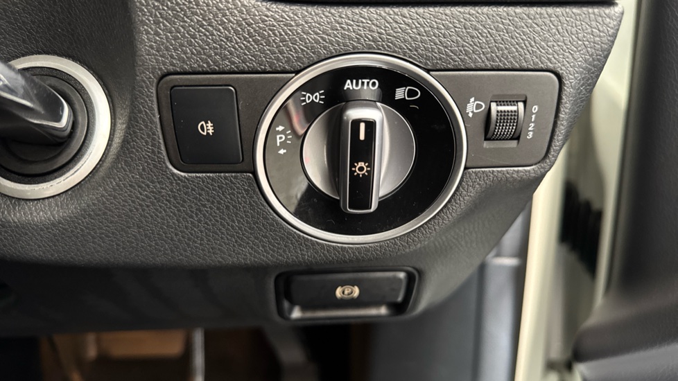 Mercedes-Benz GLA 200 Sport 5dr Petrol Hatchback - Image 27