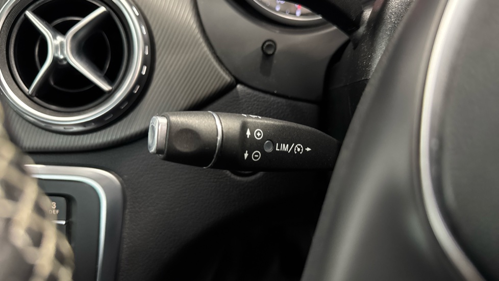 Mercedes-Benz GLA 200 Sport 5dr Petrol Hatchback - Image 31