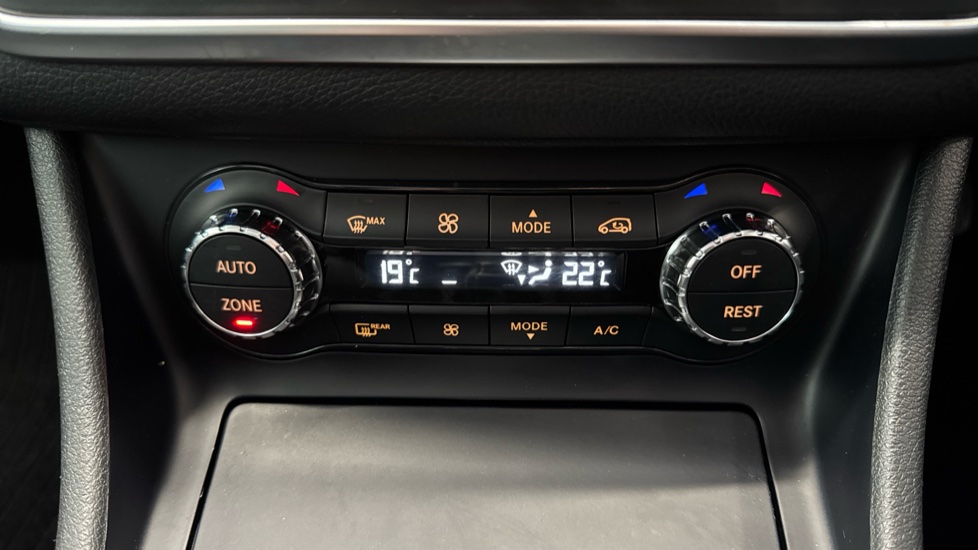 Mercedes-Benz GLA 200 Sport 5dr Petrol Hatchback - Image 33