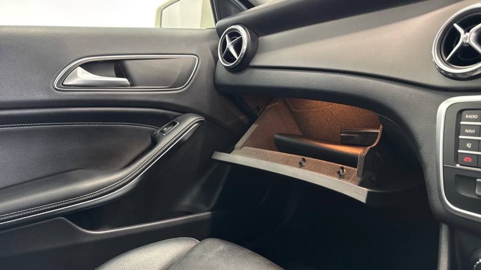 Mercedes-Benz GLA 200 Sport 5dr Petrol Hatchback - Image 37