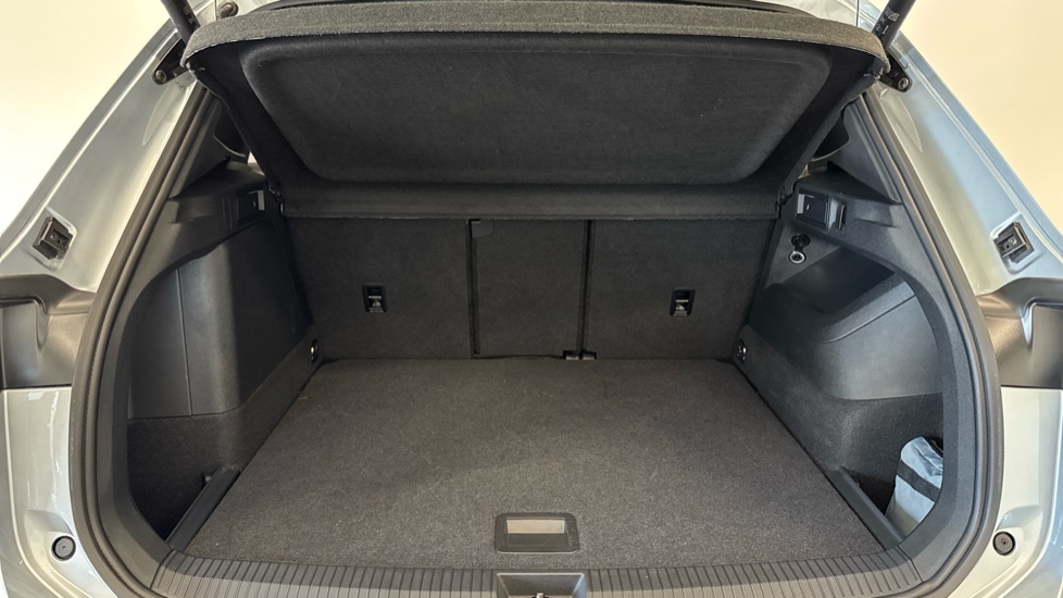Volkswagen Tiguan 1.5 TSI eHybrid R-Line 5dr DSG Estate - Image 4