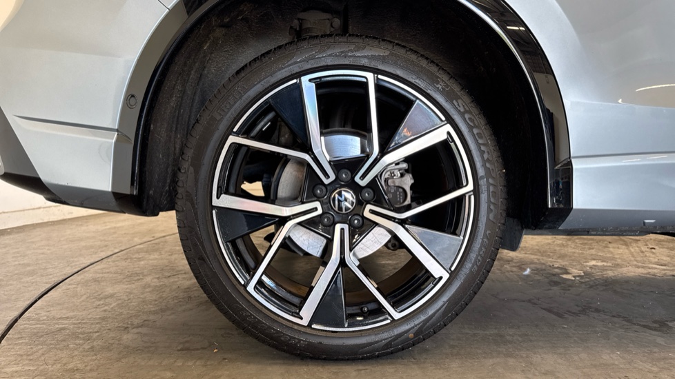 Volkswagen Tiguan 1.5 TSI eHybrid R-Line 5dr DSG Estate - Image 7