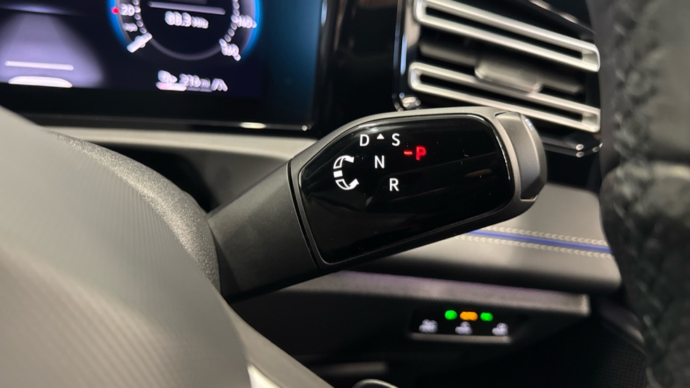 Volkswagen Tiguan 1.5 TSI eHybrid R-Line 5dr DSG Estate - Image 13