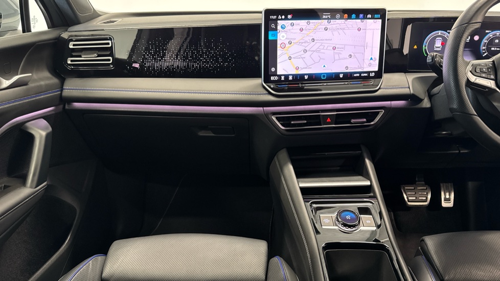 Volkswagen Tiguan 1.5 TSI eHybrid R-Line 5dr DSG Estate - Image 14