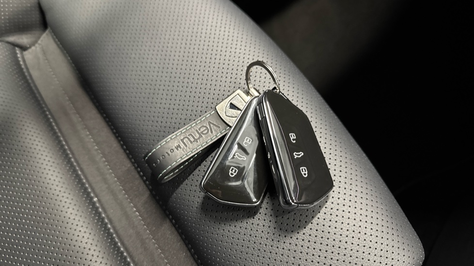 Volkswagen Tiguan 1.5 TSI eHybrid R-Line 5dr DSG Estate - Image 20