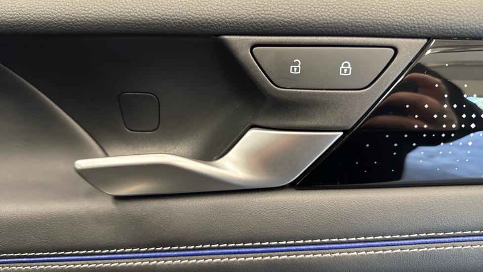 Volkswagen Tiguan 1.5 TSI eHybrid R-Line 5dr DSG Estate - Image 25