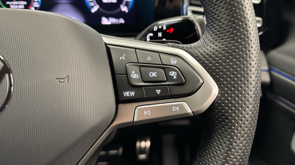 Volkswagen Tiguan 1.5 TSI eHybrid R-Line 5dr DSG Estate - Image 32