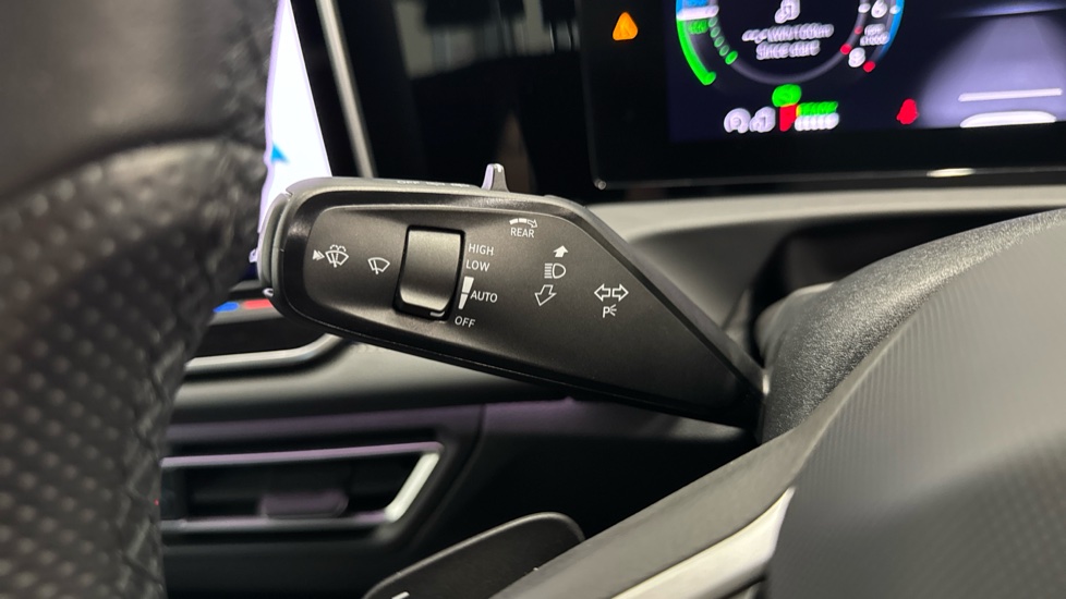 Volkswagen Tiguan 1.5 TSI eHybrid R-Line 5dr DSG Estate - Image 33