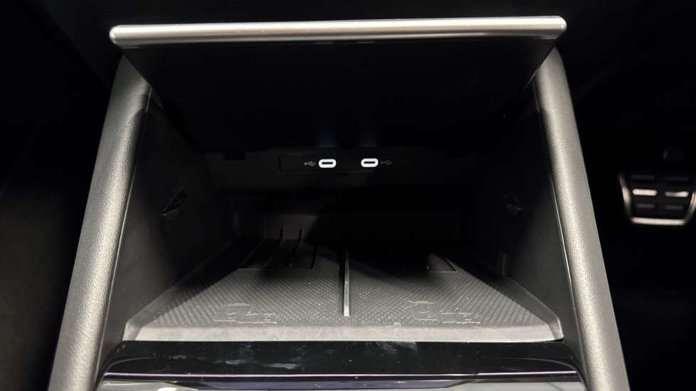 Volkswagen Tiguan 1.5 TSI eHybrid R-Line 5dr DSG Estate - Image 35