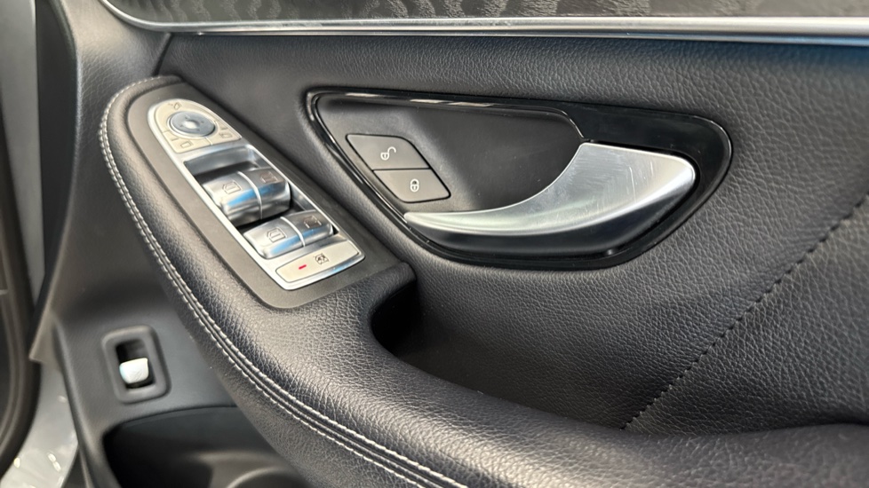 Mercedes-Benz GLC 220d 4Matic AMG Line Premium 5dr 9G-Tronic Diesel Estate - Image 25