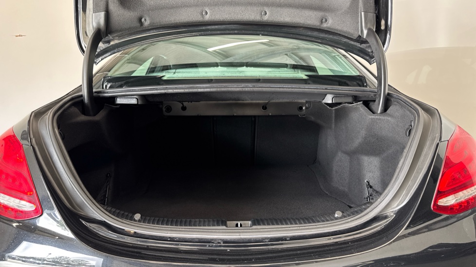 Mercedes-Benz C-Class C220 BlueTEC Sport 4dr Auto Diesel Saloon - Image 4