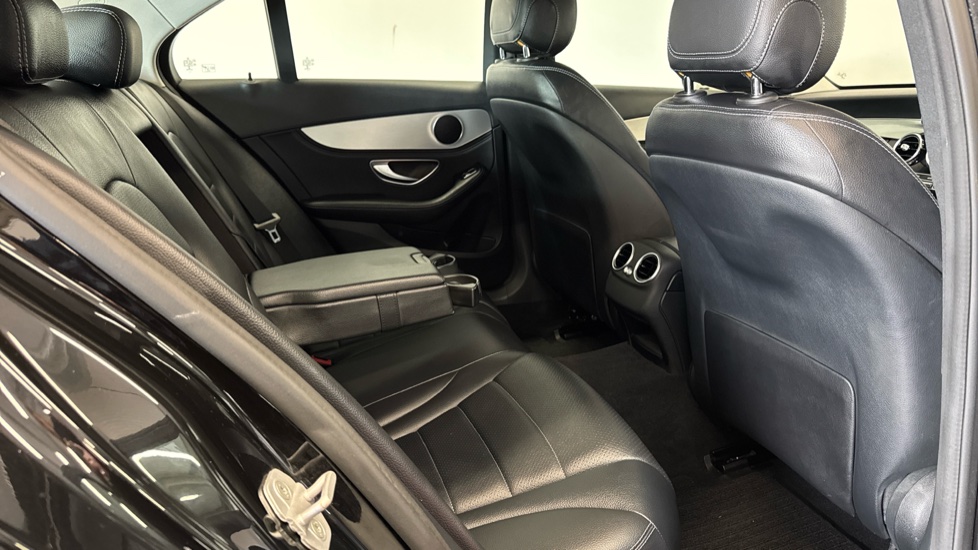 Mercedes-Benz C-Class C220 BlueTEC Sport 4dr Auto Diesel Saloon - Image 22