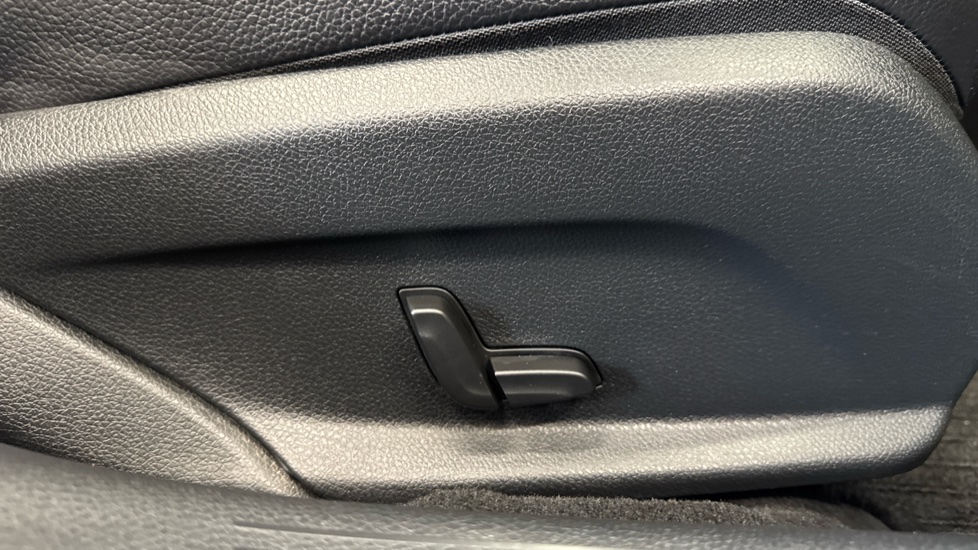 Mercedes-Benz C-Class C220 BlueTEC Sport 4dr Auto Diesel Saloon - Image 26